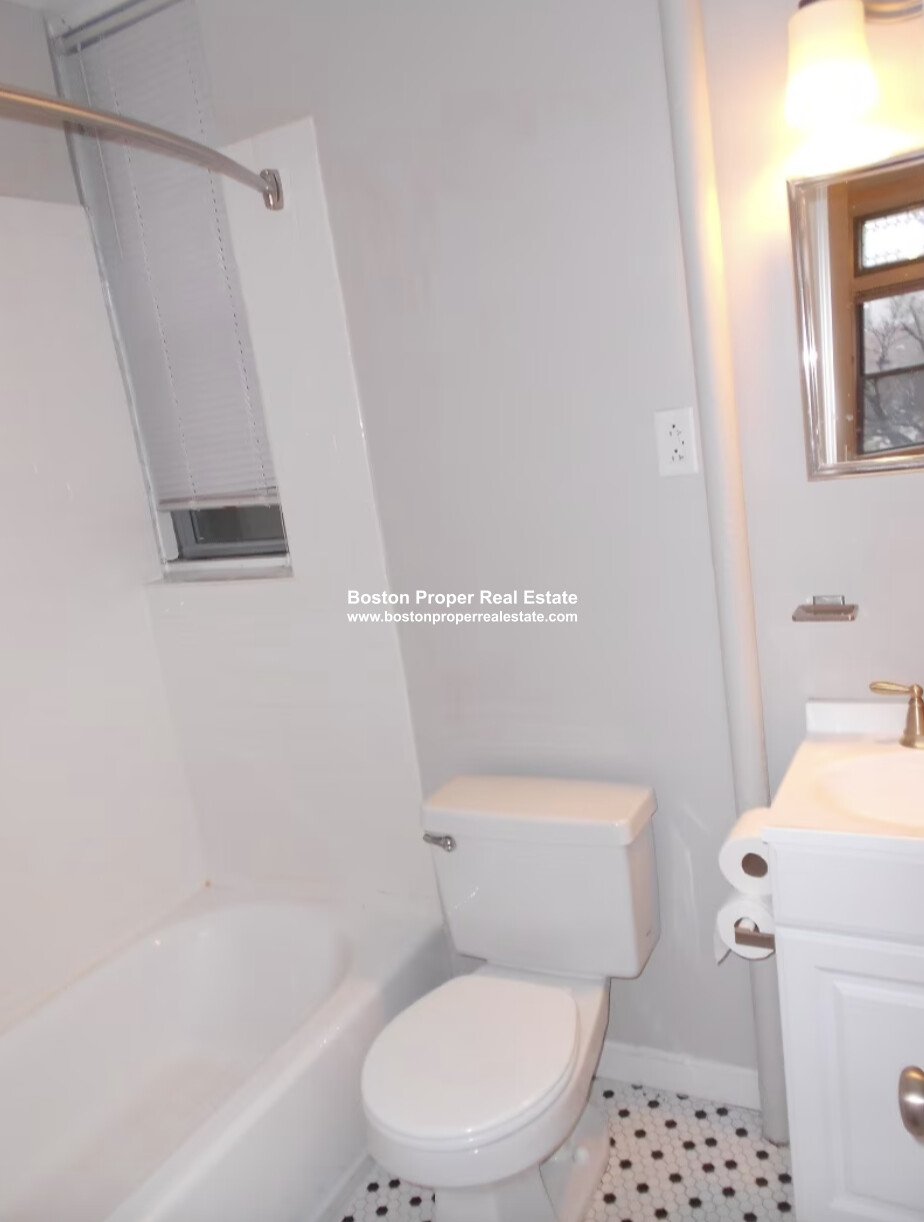 49 Burbank St, Fenway