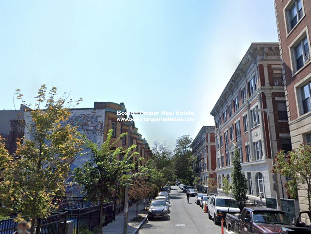 15 Edgerly Rd, Fenway