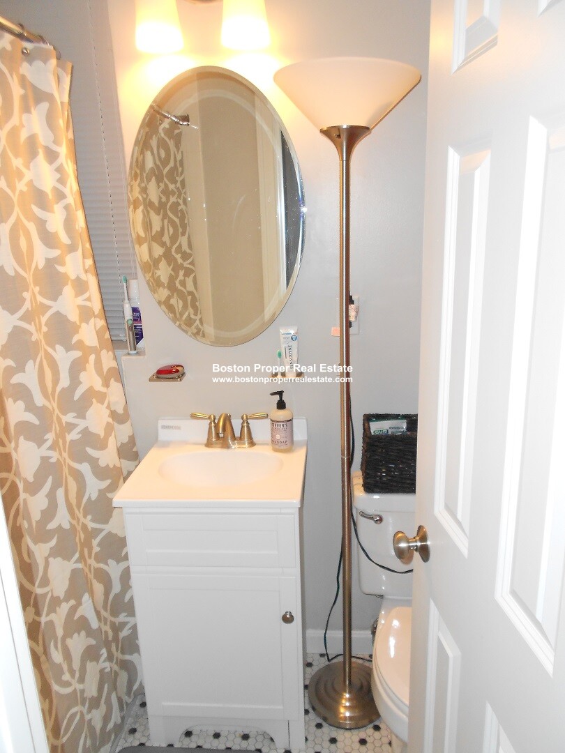 15 Edgerly Rd, Fenway