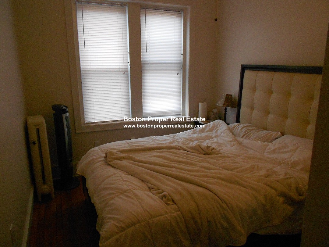 15 Edgerly Rd, Fenway