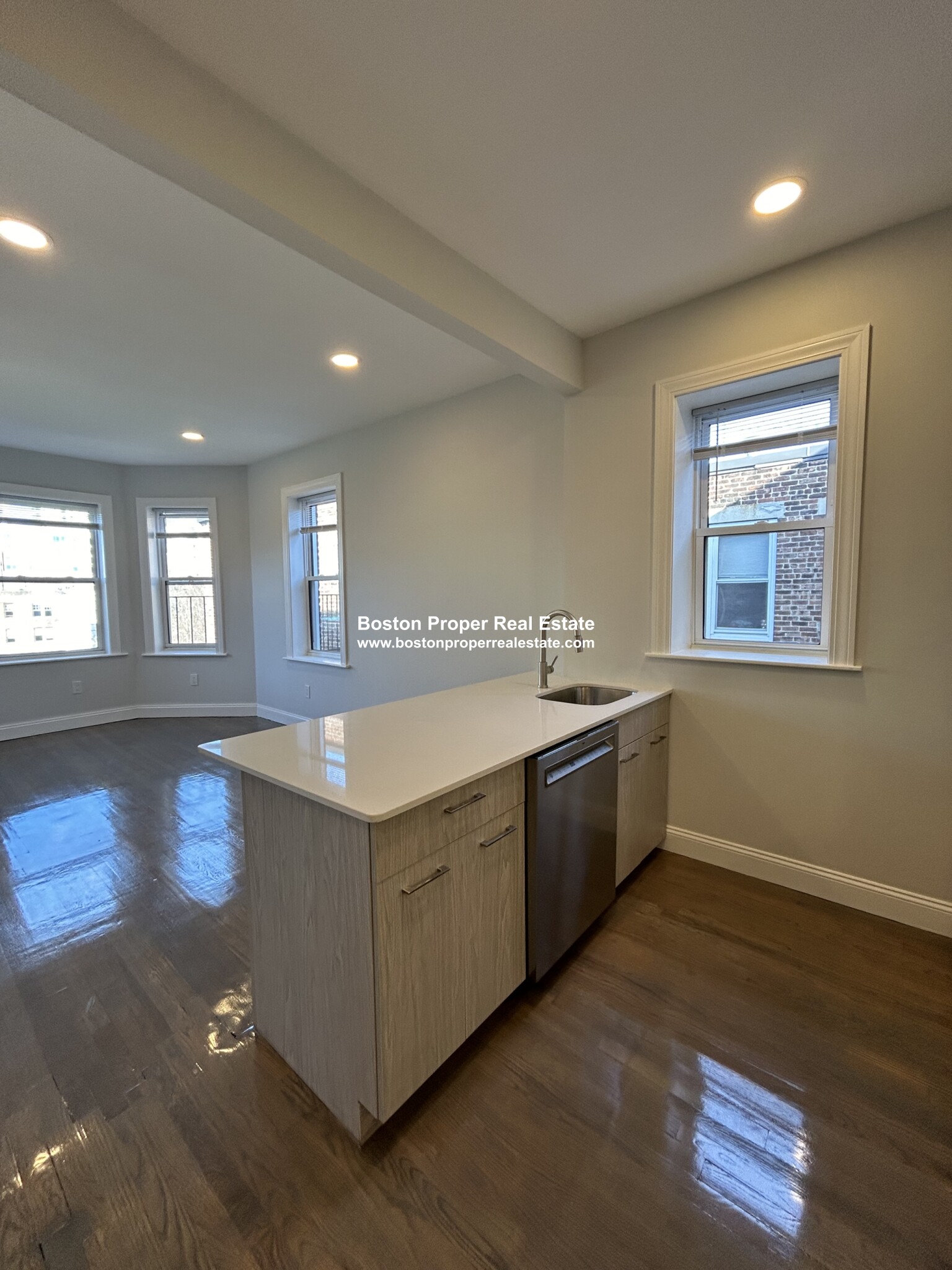 111 Queensberry St, Fenway