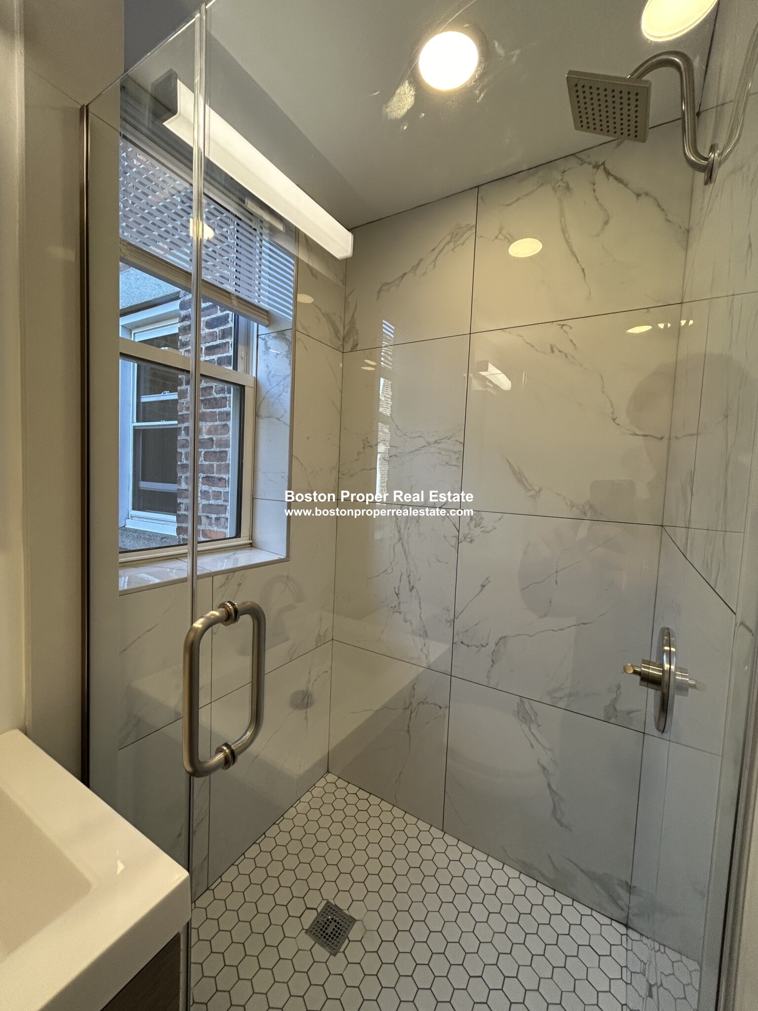 111 Queensberry St, Fenway