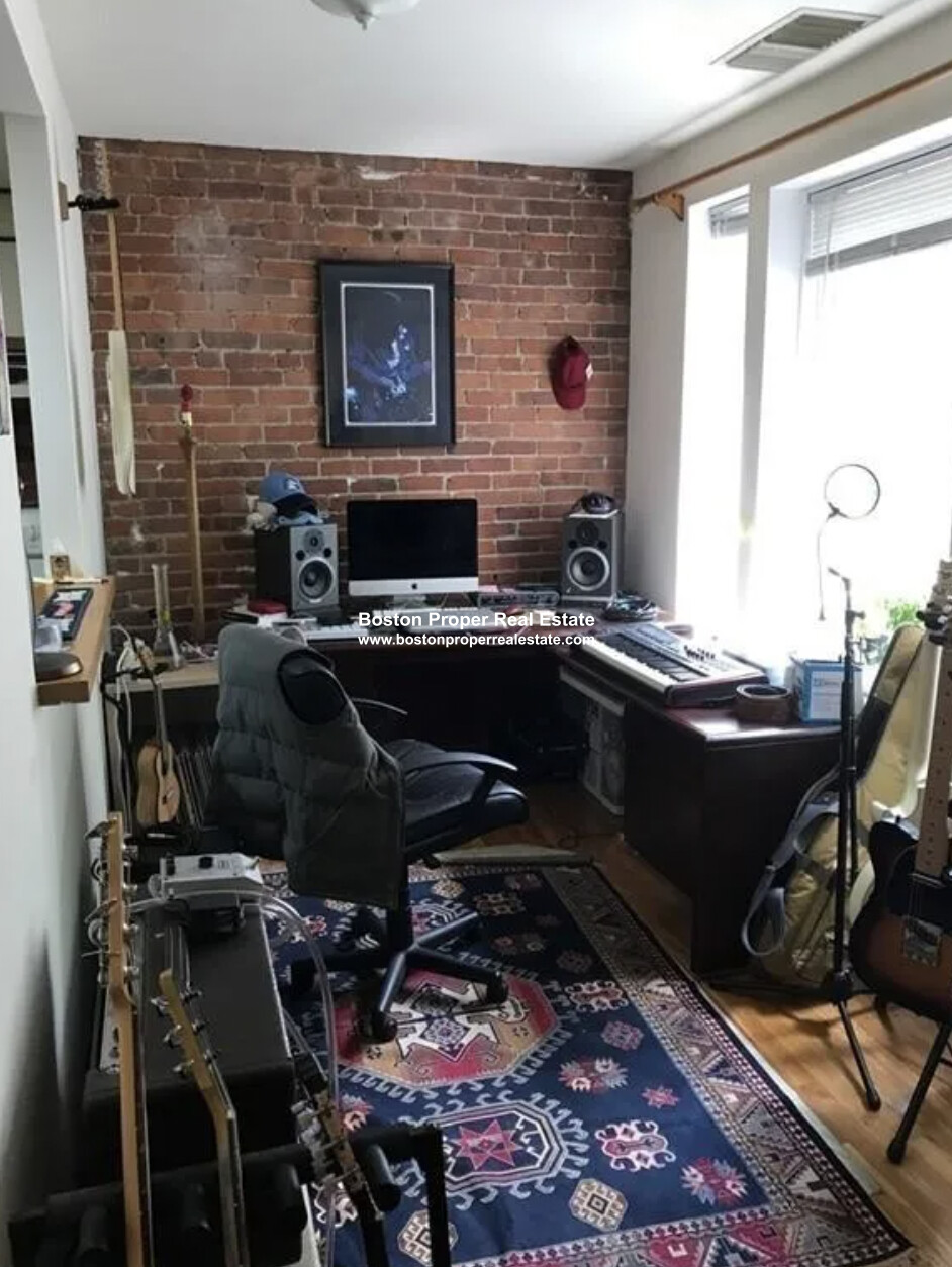 87 Gainsborough St, Fenway