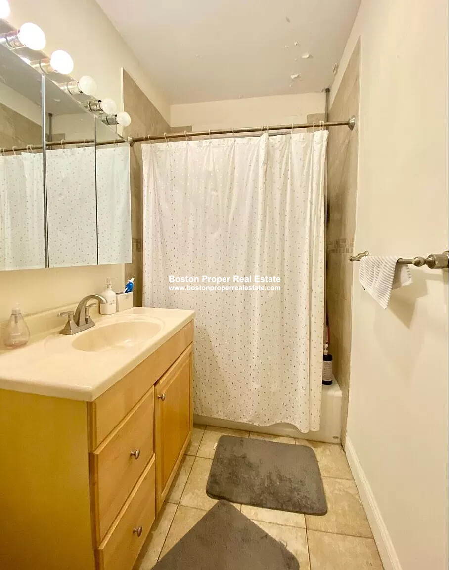 121 Calumet St, Mission Hill