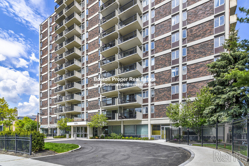 1575 Tremont St. - 2,925USD / month