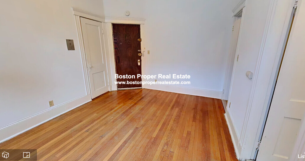 14 Palace Rd, Fenway