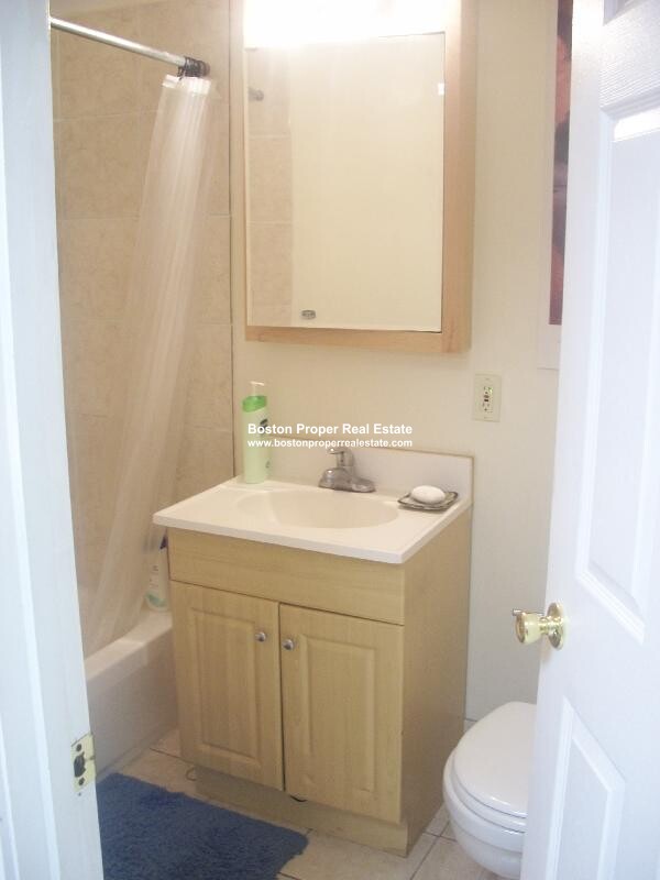 879 Beacon St, Fenway