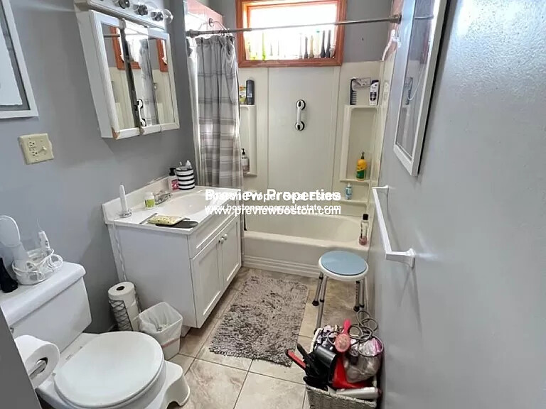 2 Champney Pl, Beacon Hill