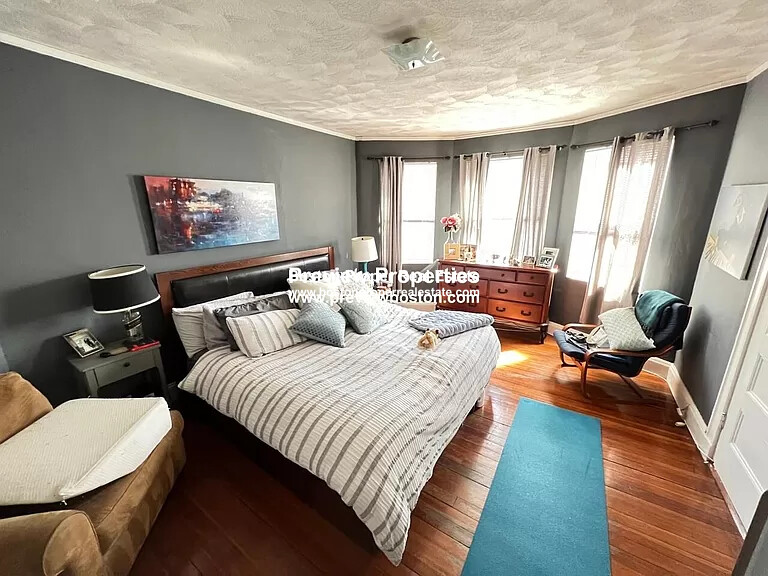 2 Champney Pl, Beacon Hill