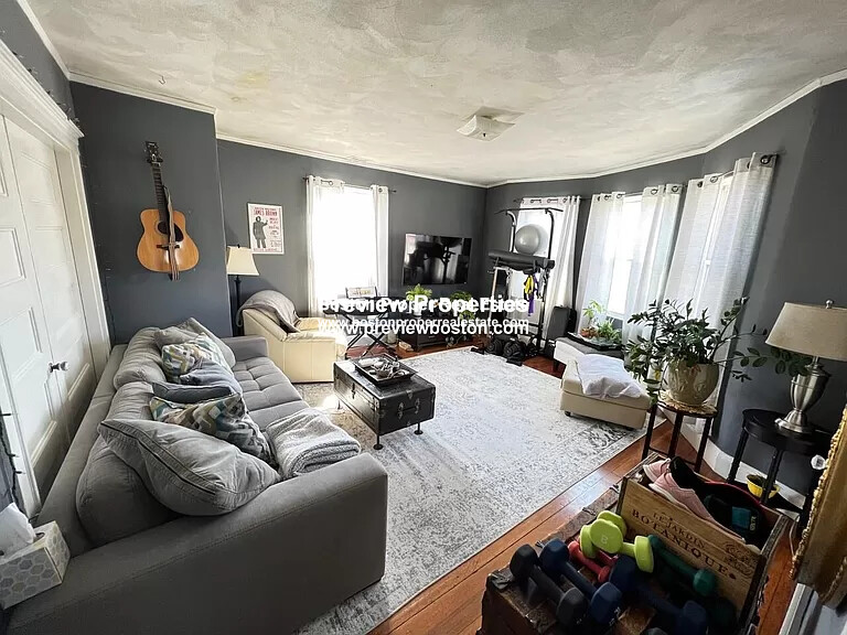 2 Champney Pl, Beacon Hill