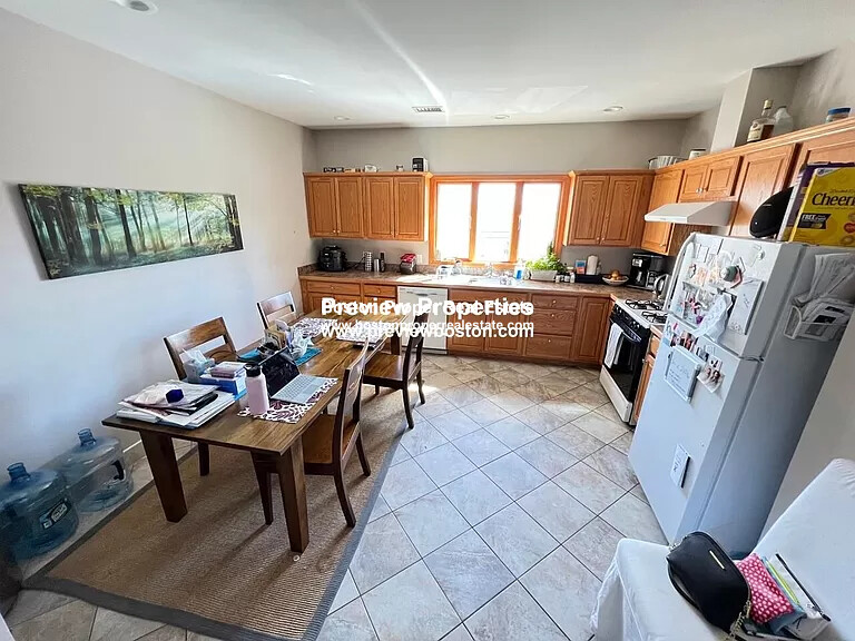 2 Champney Pl, Beacon Hill