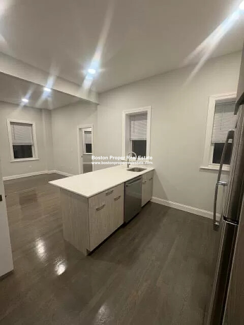 106 Queensberry St, Fenway