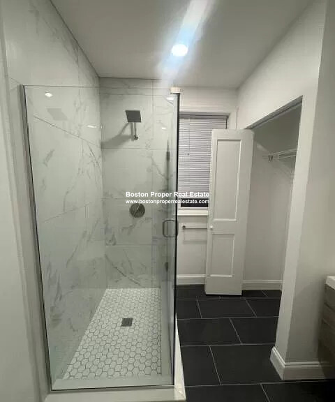 106 Queensberry St, Fenway