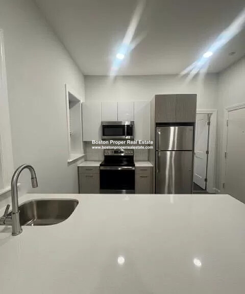 106 Queensberry St, Fenway