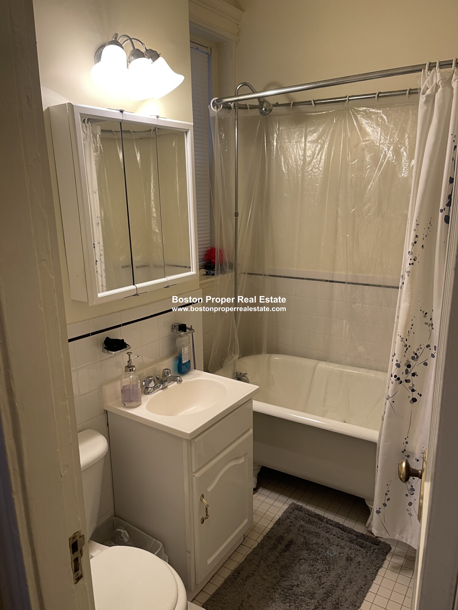 102 Queensberry St, Fenway