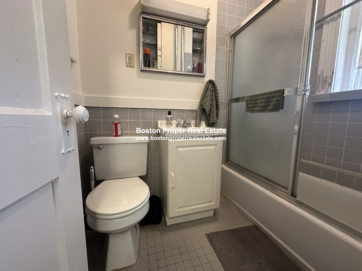 14 Palace Rd, Fenway