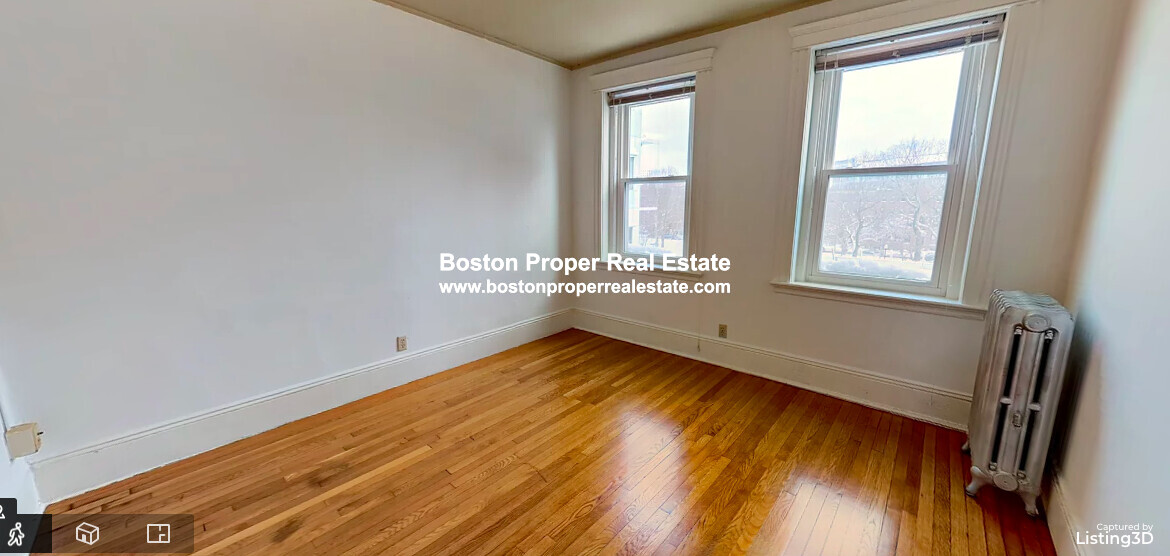 14 Palace Rd, Fenway