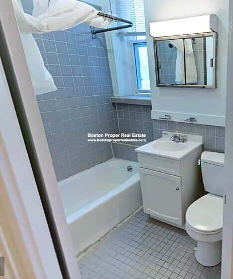 14 Palace Rd, Fenway