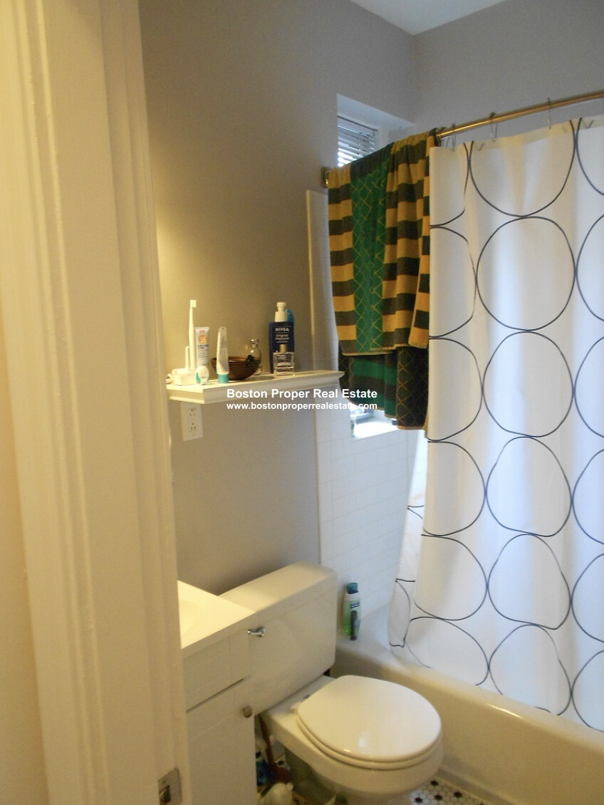 65 Burbank St, Fenway