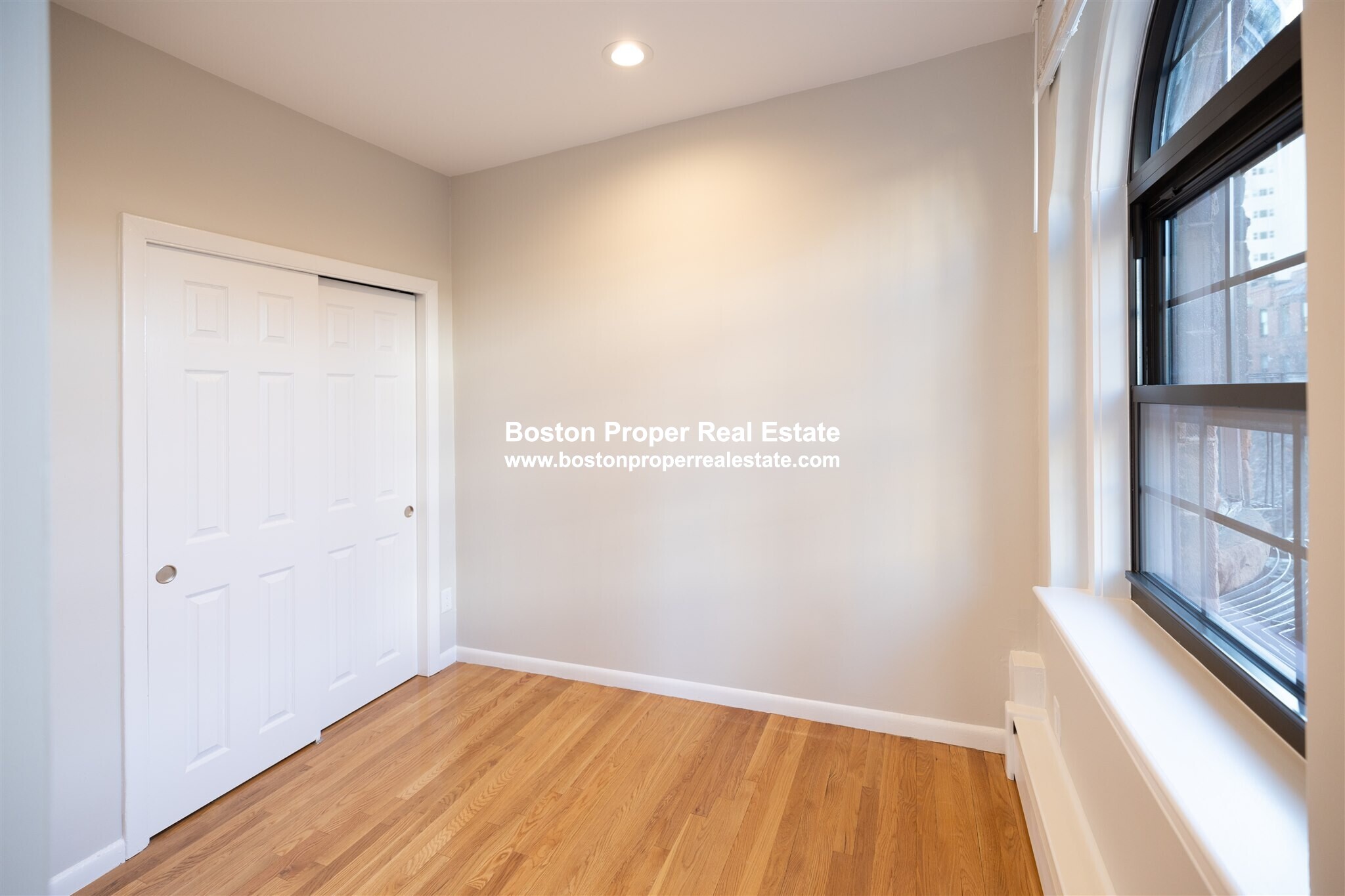 158 Saint Botolph St, Back Bay