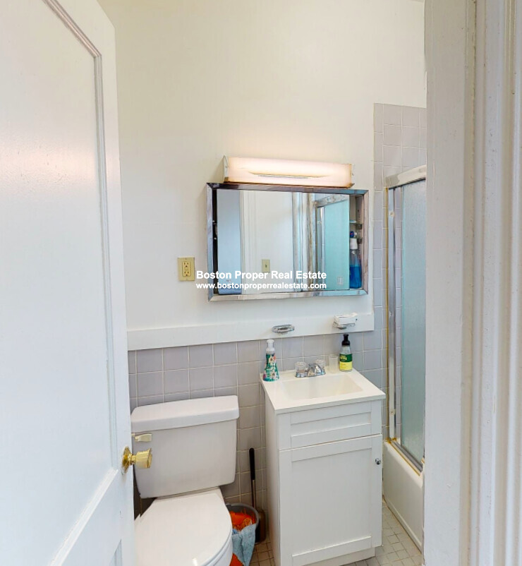 14 Palace Rd, Longwood