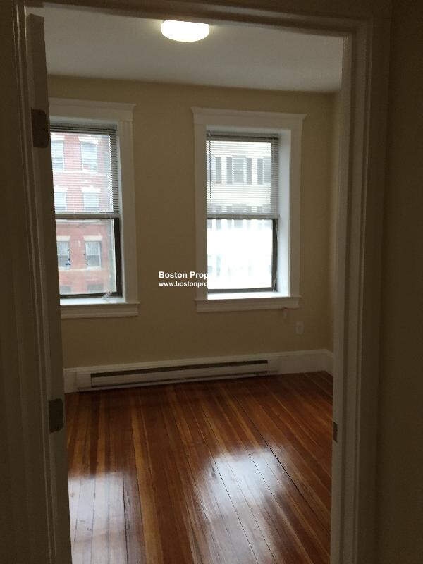 887 Huntington Ave, Mission Hill