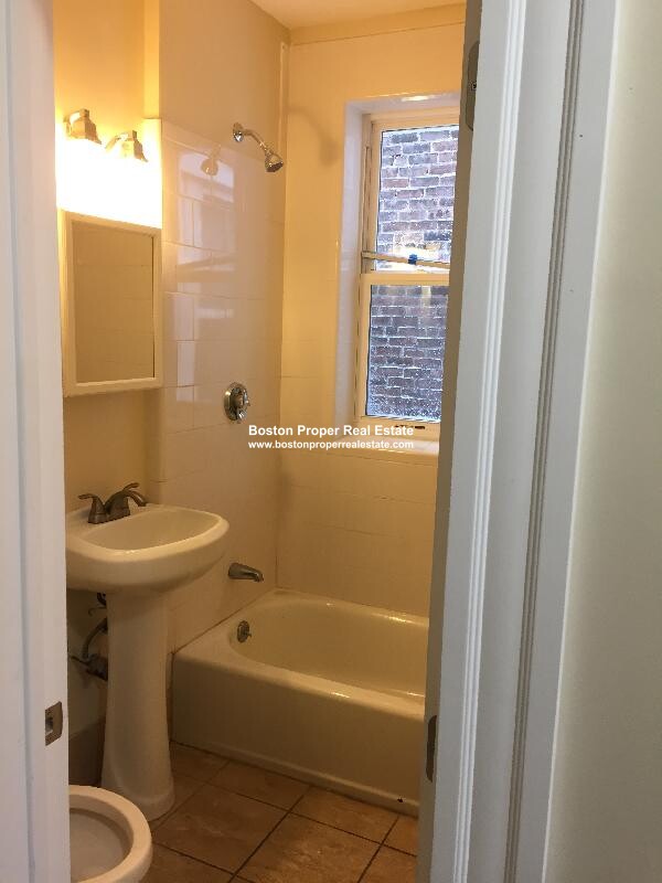 887 Huntington Ave, Mission Hill