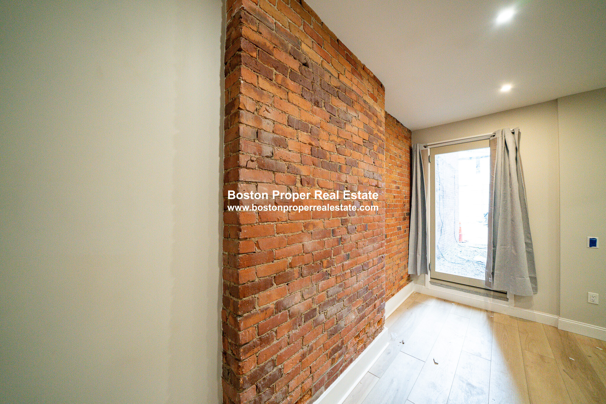 162 Saint Botolph St, Back Bay