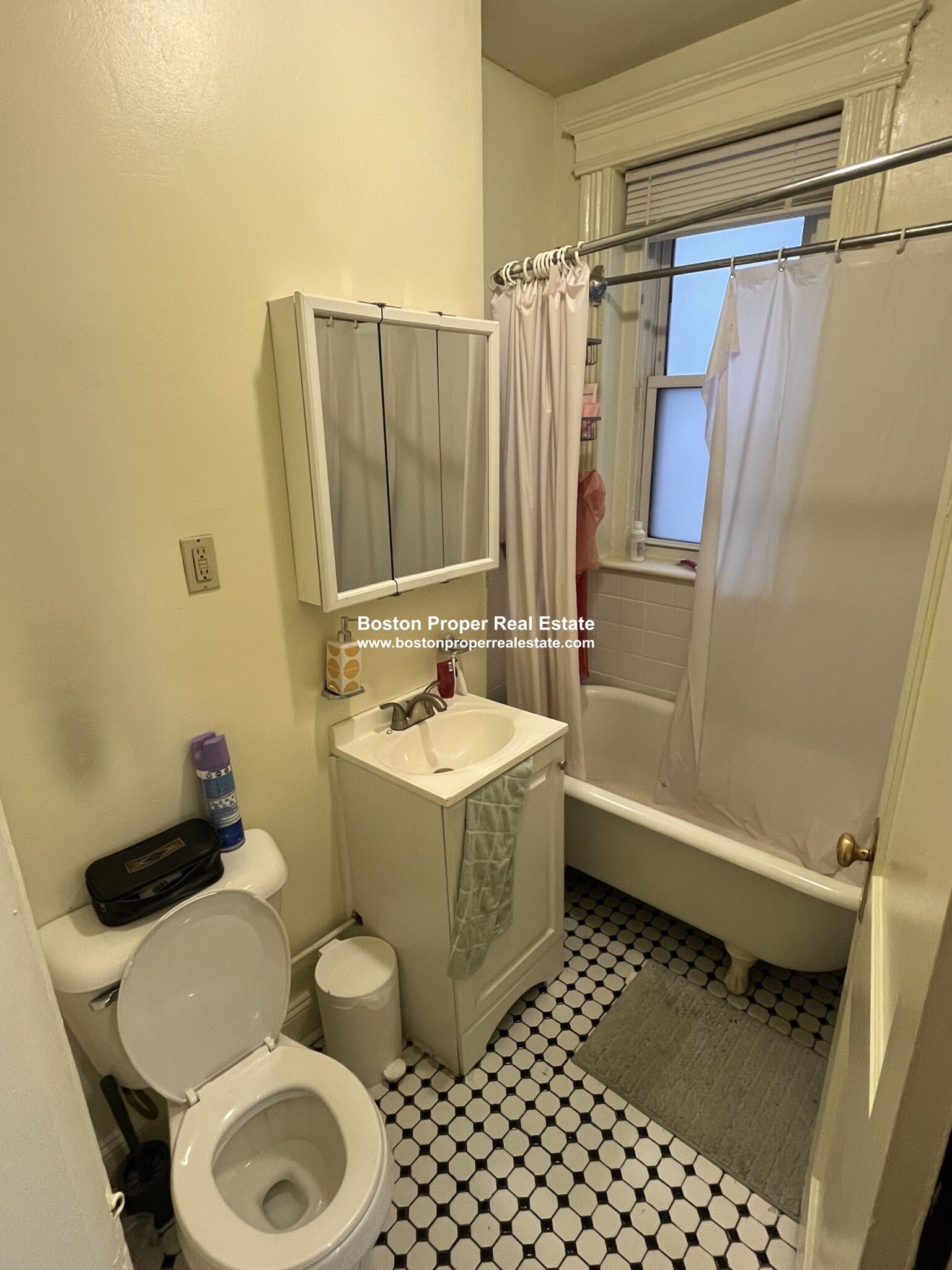 24 Queensberry St, Fenway