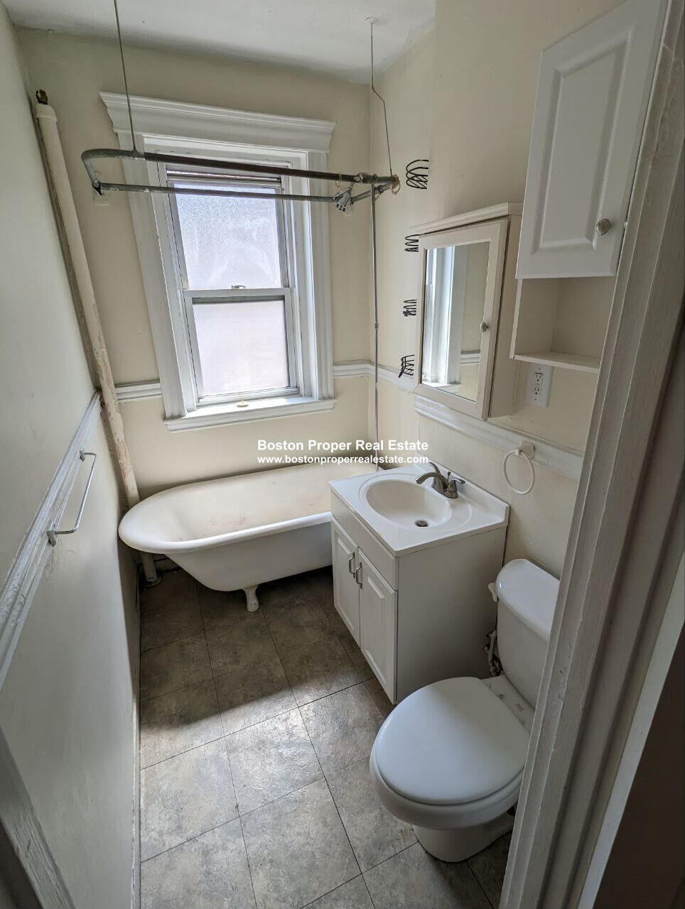 364 Riverway, Mission Hill