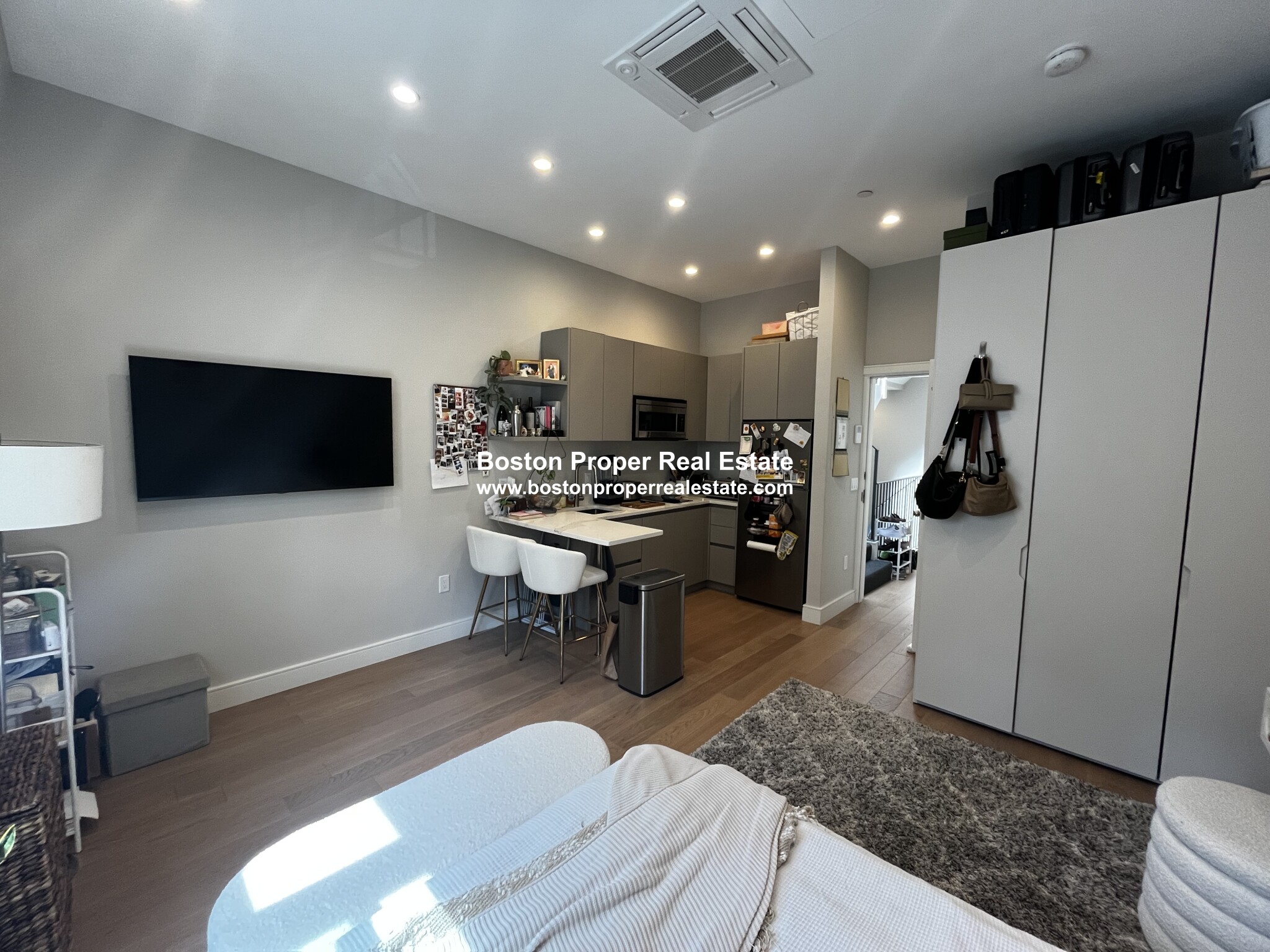 267 Newbury St, Back Bay