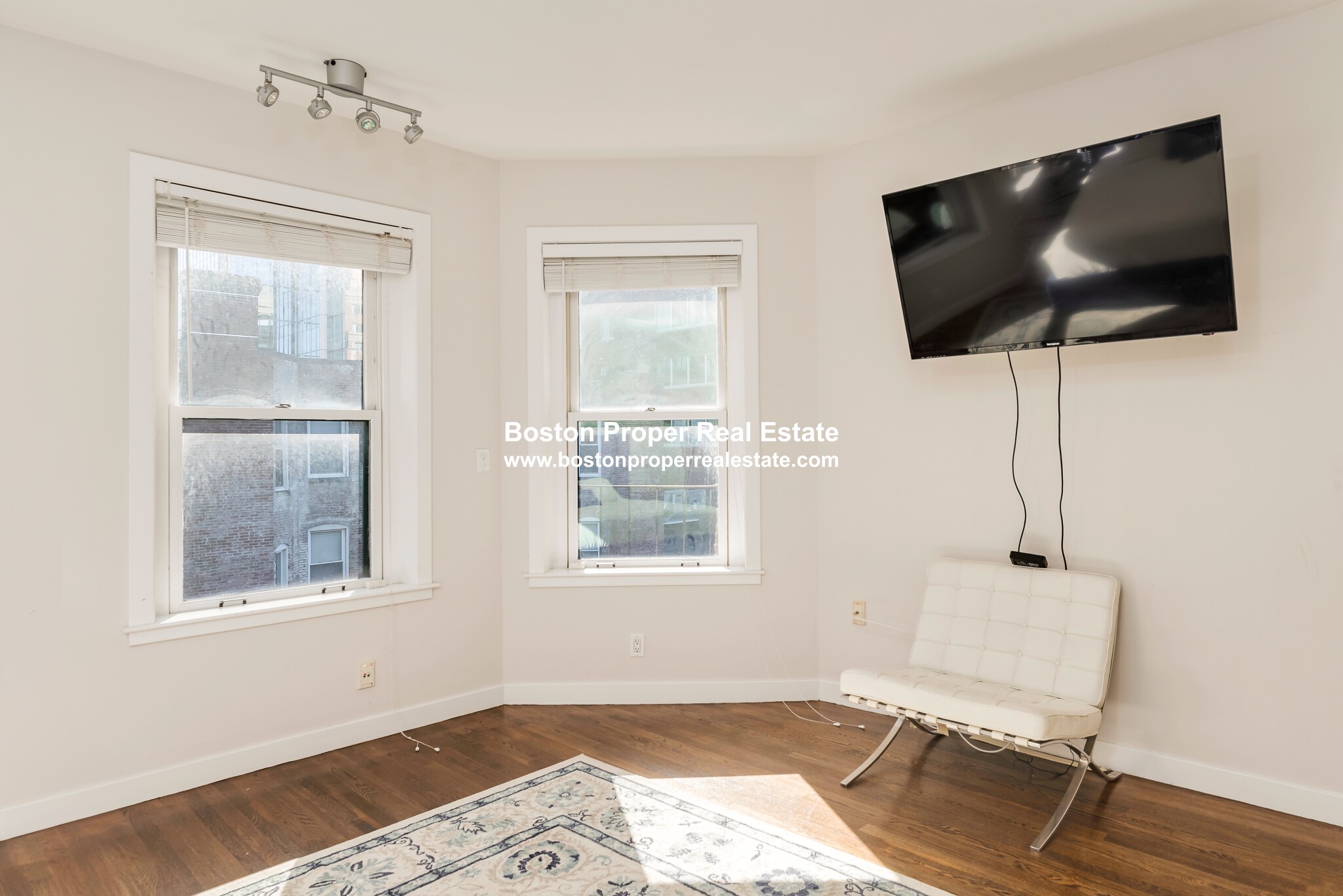 252 Newbury St, Back Bay