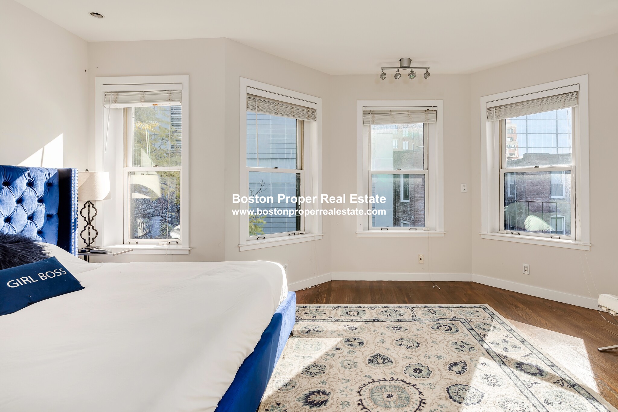 252 Newbury St, Back Bay