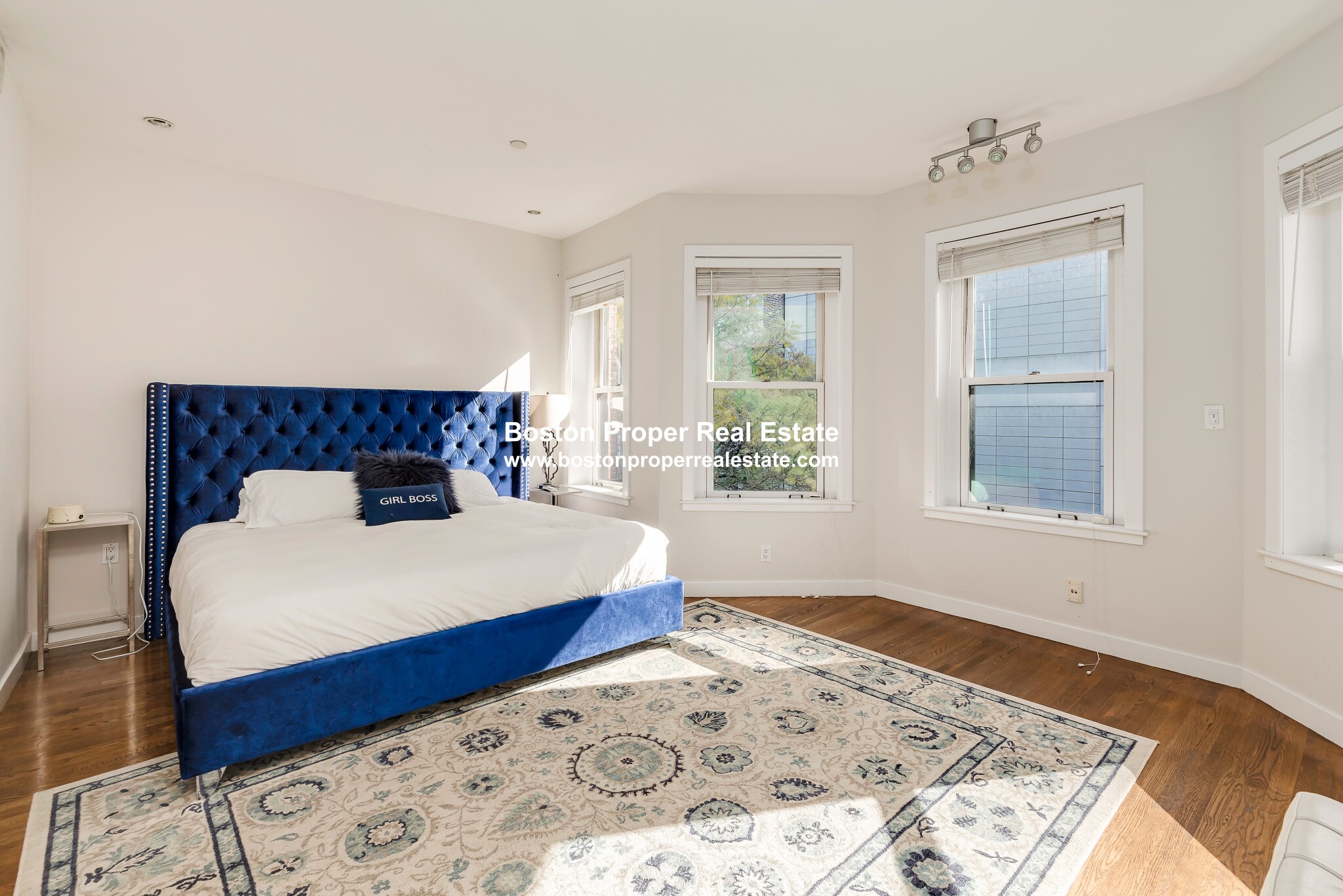 252 Newbury St, Back Bay