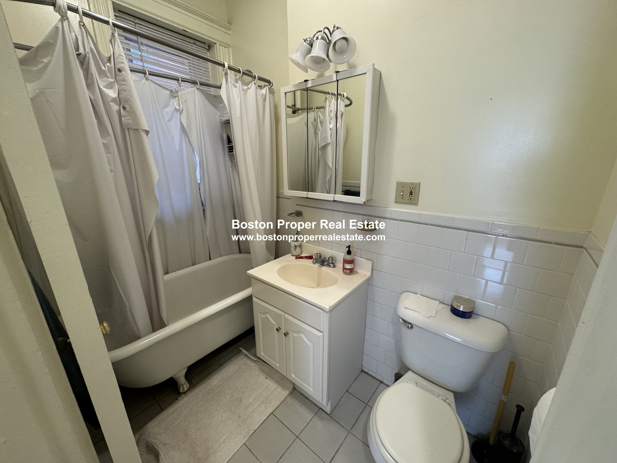 32 Queensberry St, Fenway