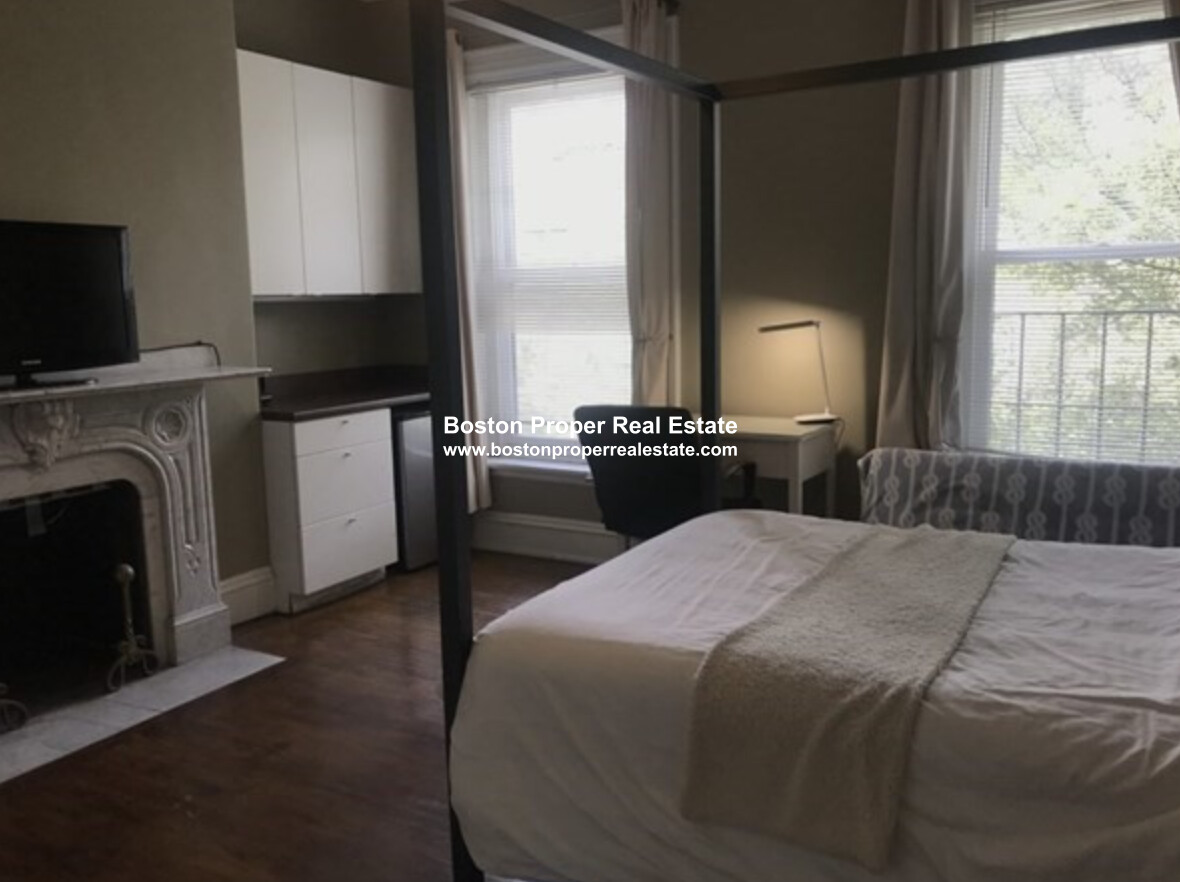 323 Beacon St, Back Bay