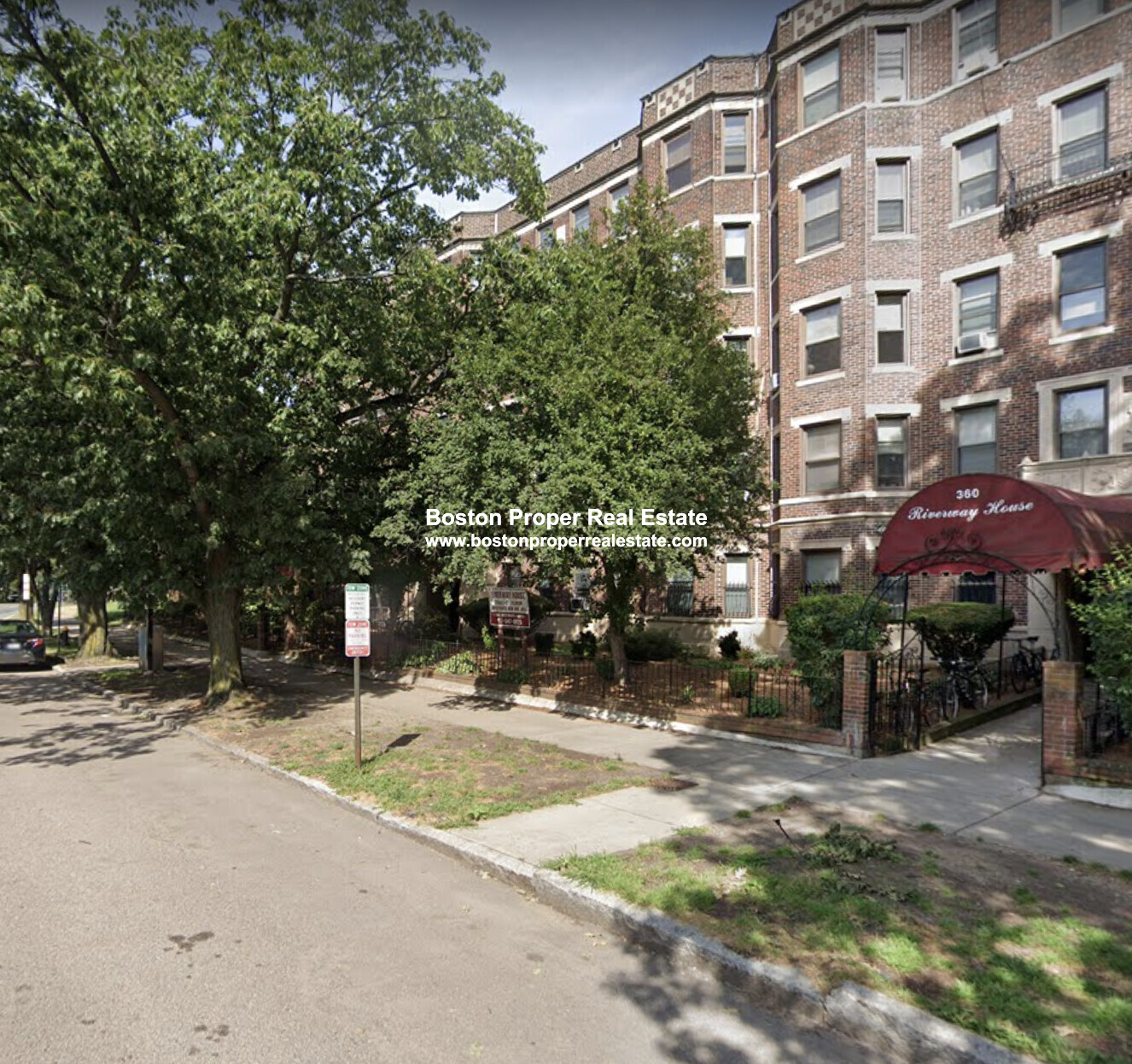 364 Riverway, Mission Hill