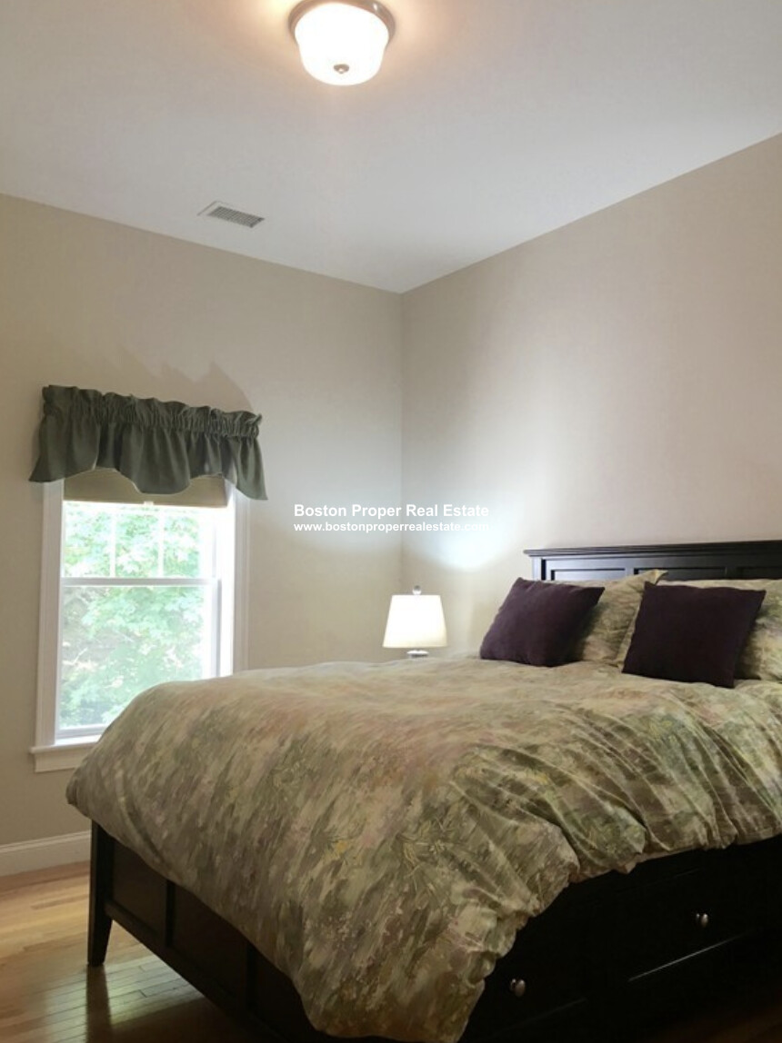 1100 Vfw Pkwa, West Roxbury