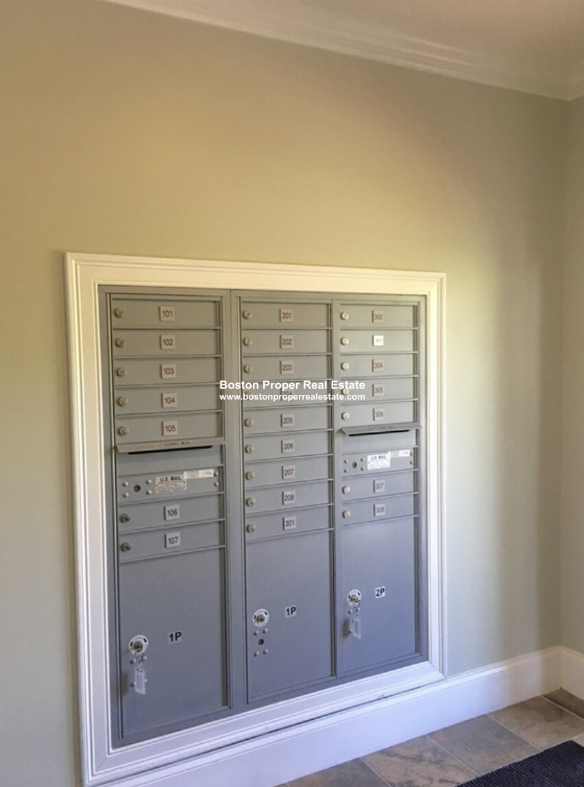 1100 Vfw Pkwa, West Roxbury