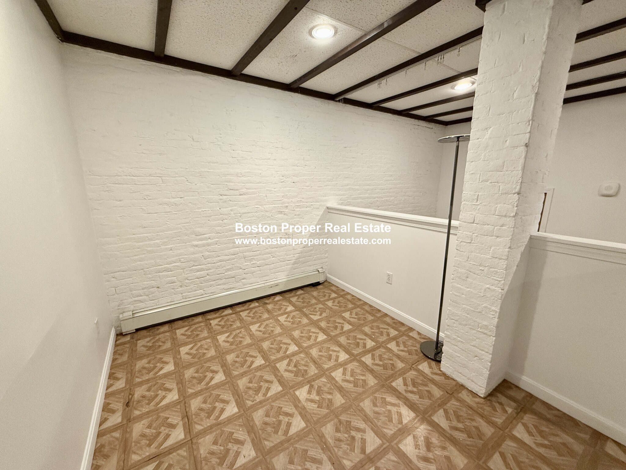 290 Newbury St, Back Bay