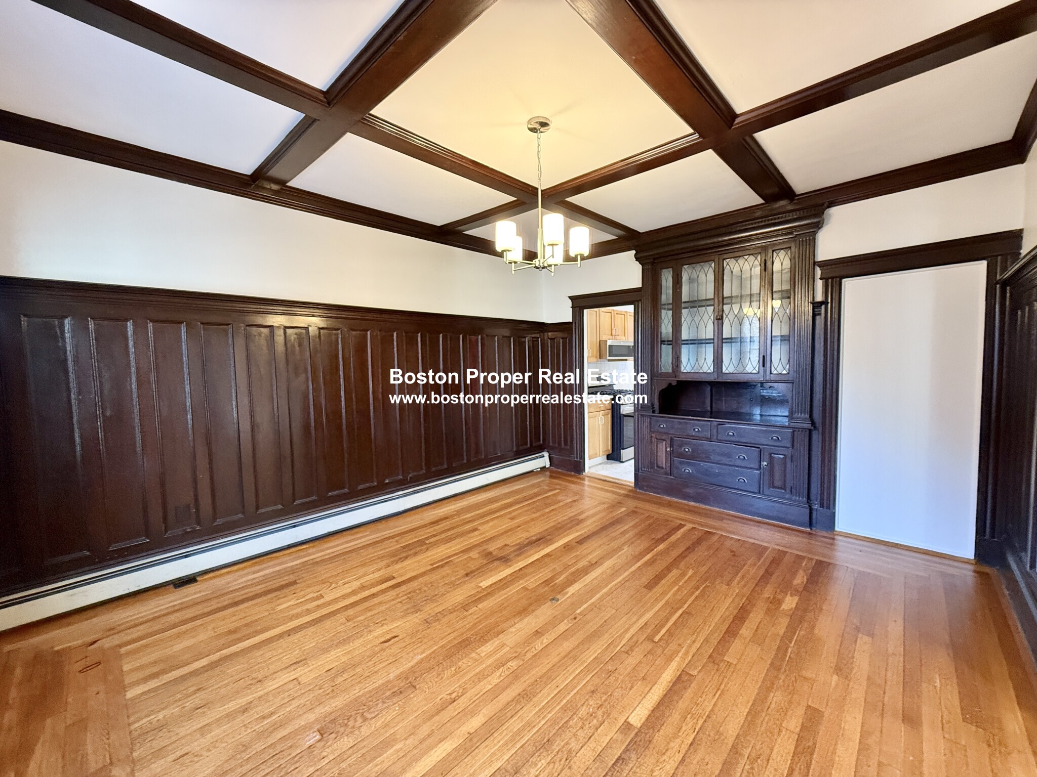 134 Pleasant St, North Brookline