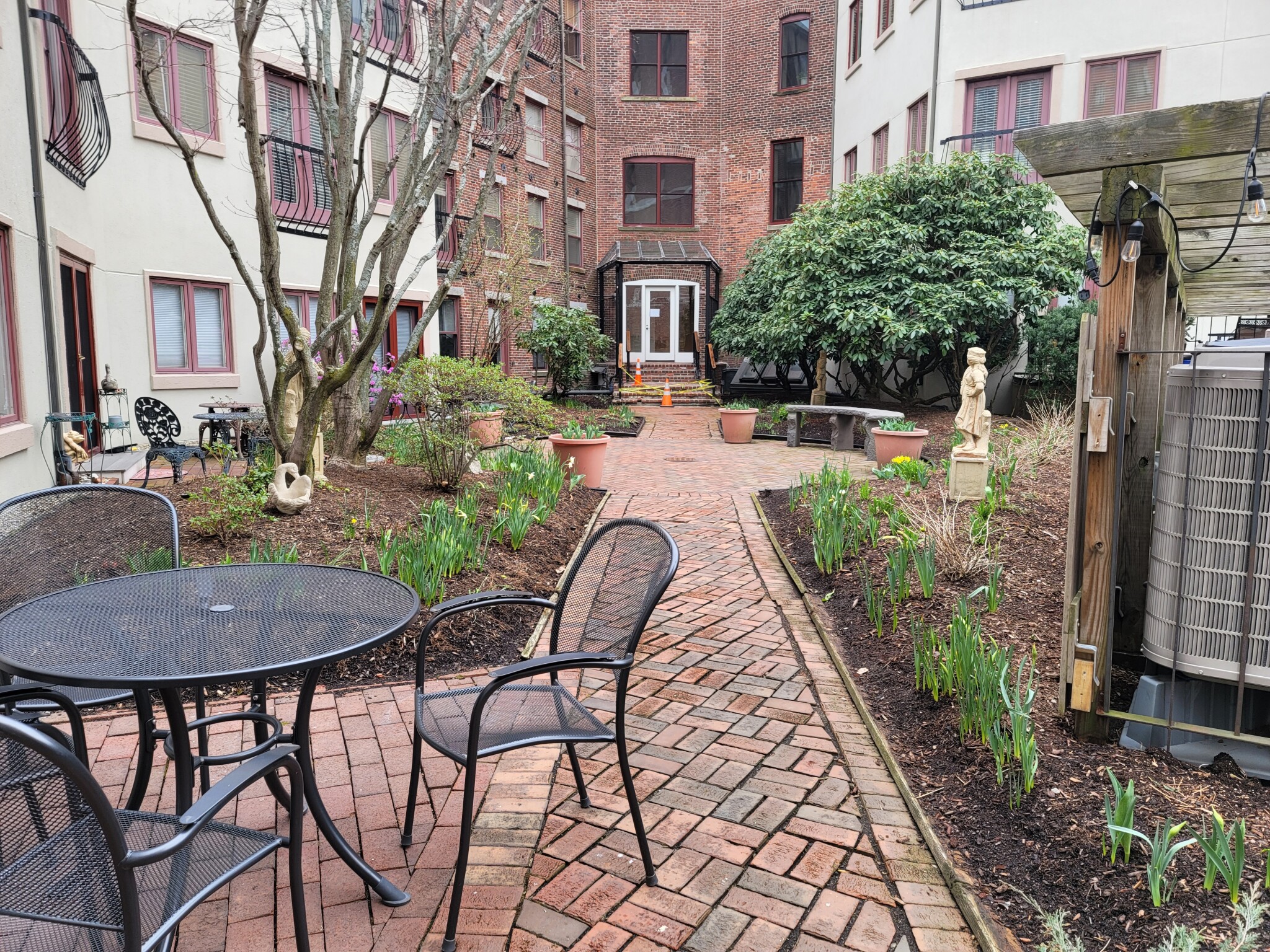 100 Fulton St, North End