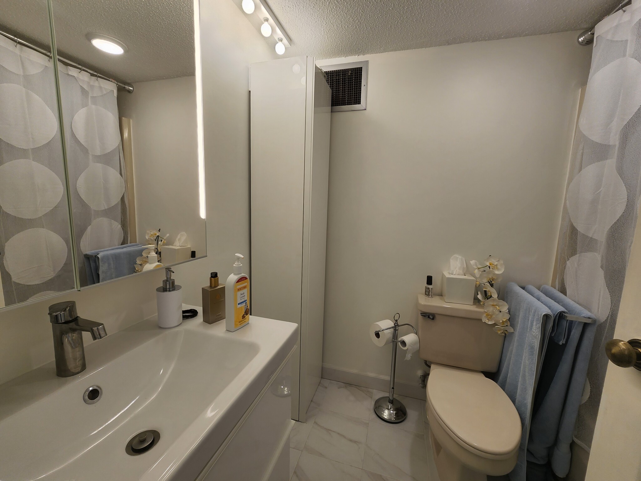 250 Hammond Pond Pkwy, Newton