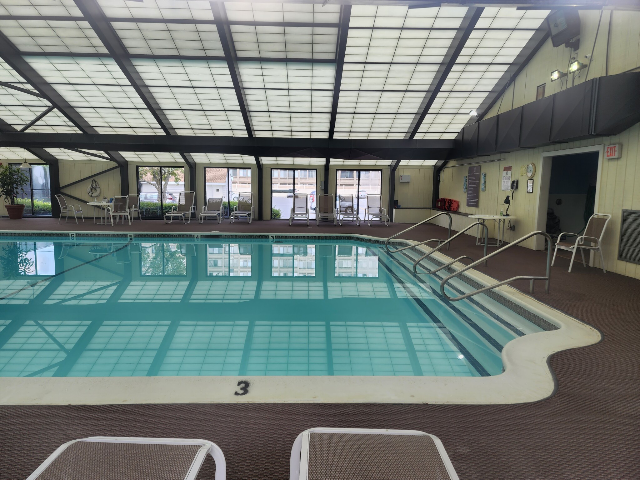 250 Hammond Pond Pkwy, Newton