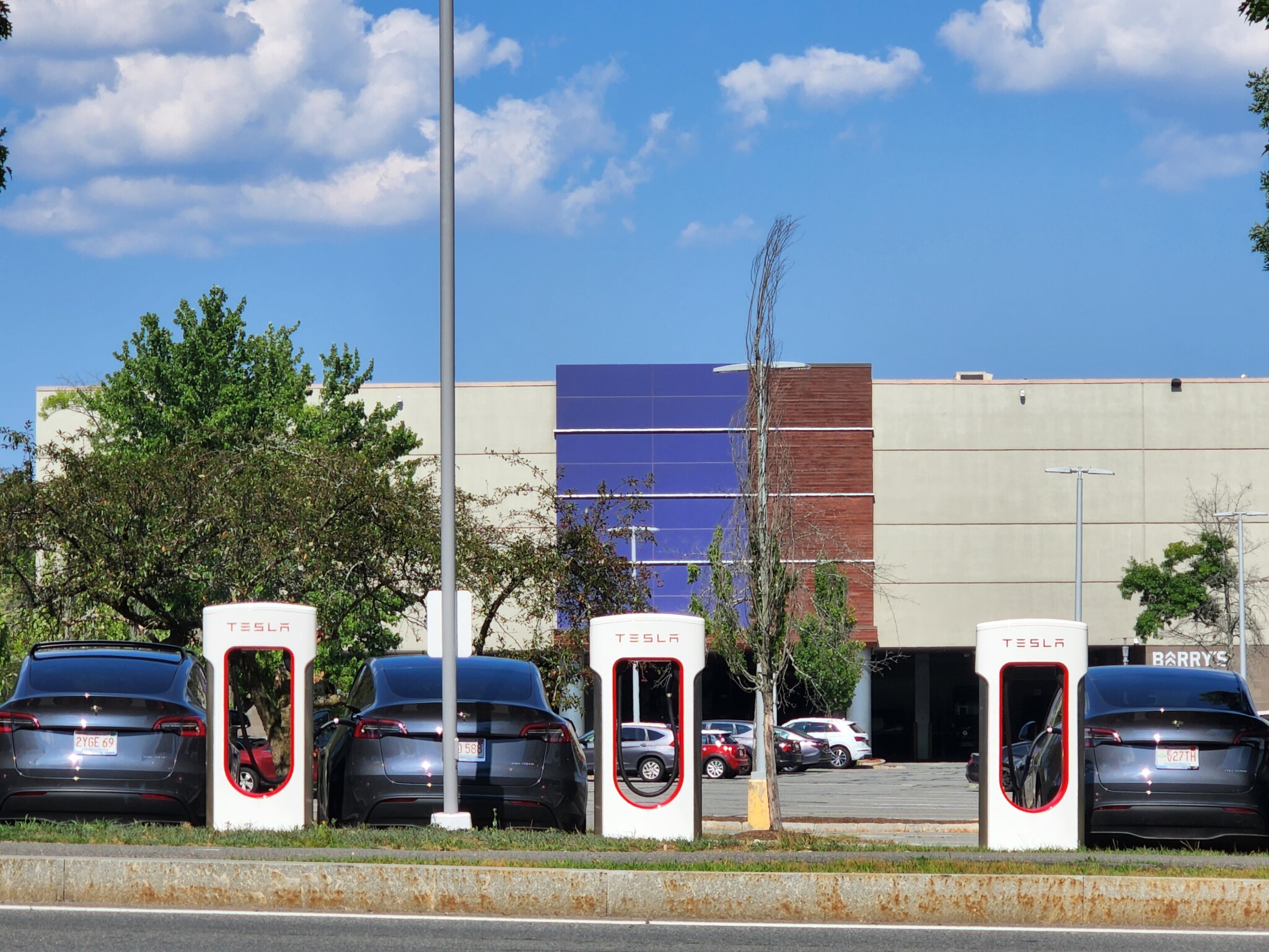 250 Hammond Pond Pkwy, Newton