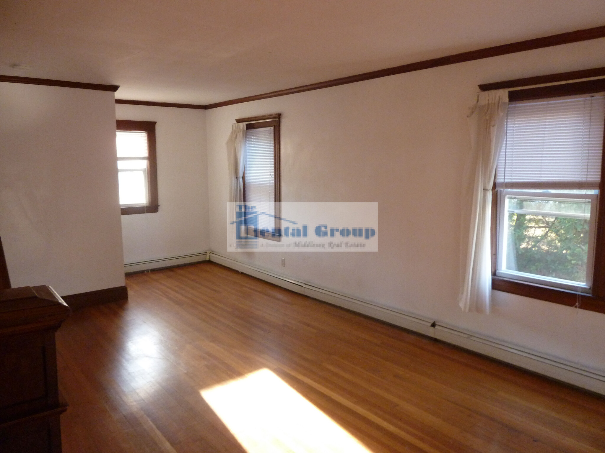 16 Iroquois Rd, Arlington