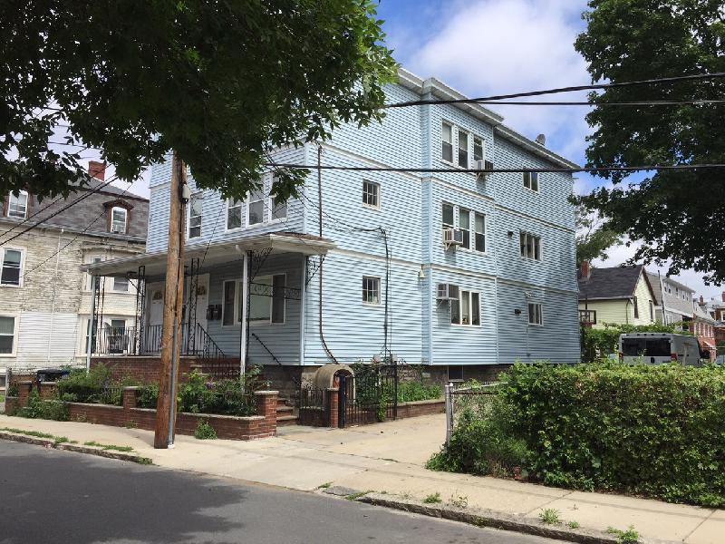 4 bed, 2 bath apartment for rent at 10 Arlington St Unit 2, East Somerville — photo 11 of 12