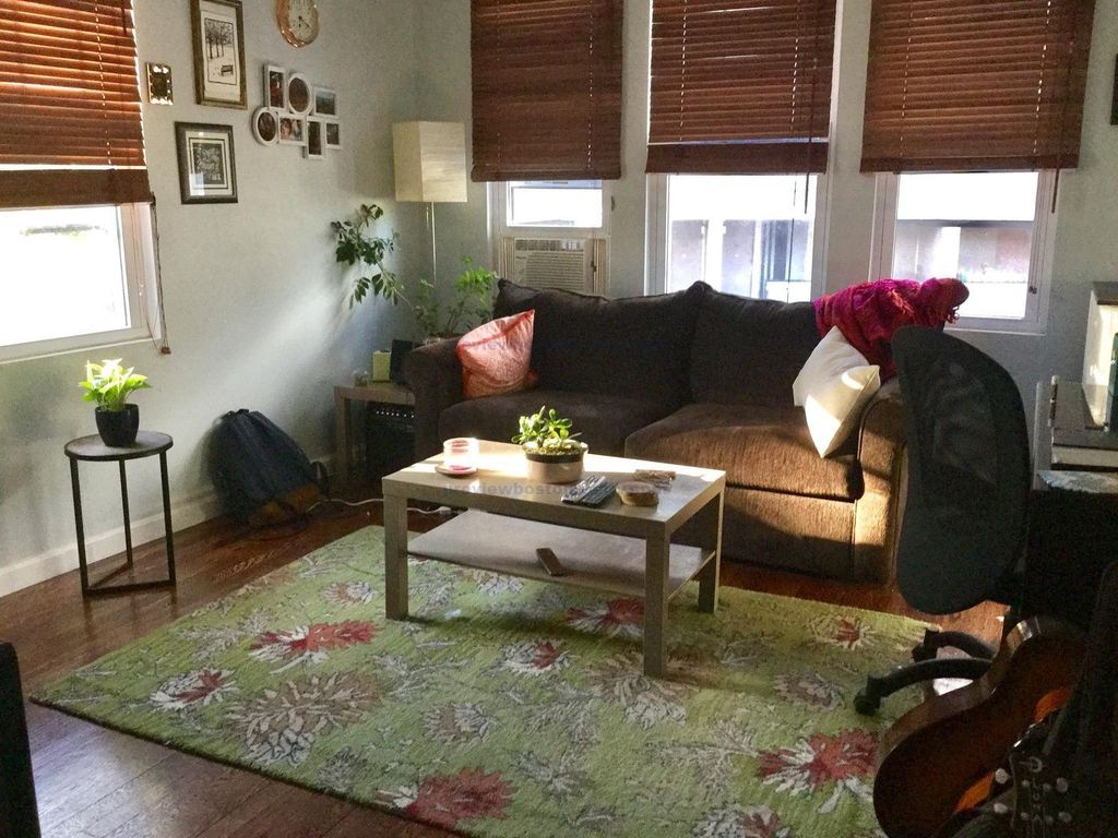 1 bed, 1 bath apartment for rent at 32 Sidlaw Rd Unit 4, Brighton