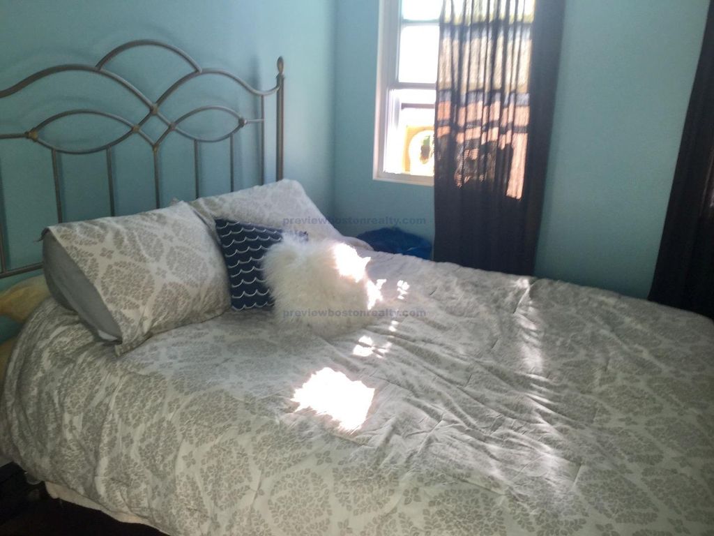 1 bed, 1 bath apartment for rent at 32 Sidlaw Rd Unit 4, Brighton — photo 4 of 10