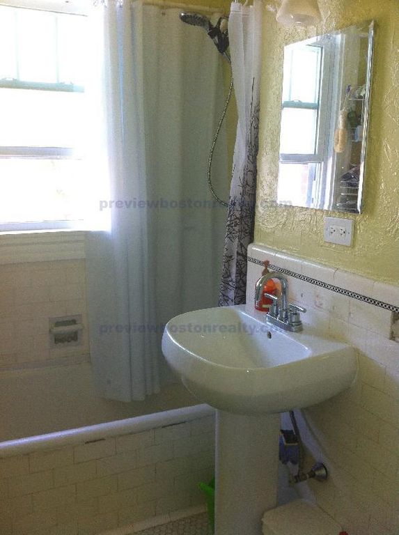 1 bed, 1 bath apartment for rent at 32 Sidlaw Rd Unit 4, Brighton — photo 8 of 10